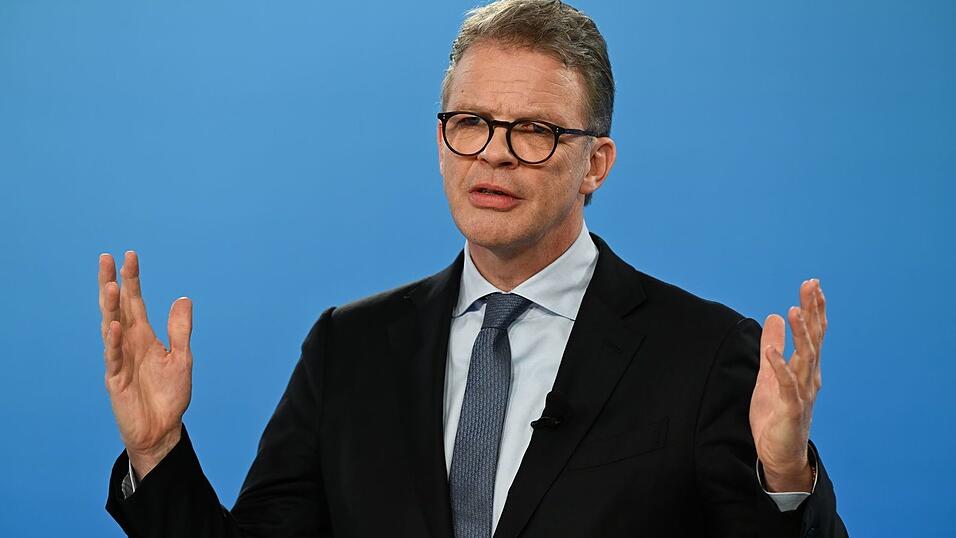 Deutsche-Bank-Chef Sewing setzt auf mehr privates Kapital für den Ausbau der Infrastruktur (Archivbild) Deutsche-Bank-Chef Sewing setzt auf mehr privates Kapital für den Ausbau der Infrastruktur (Archivbild)