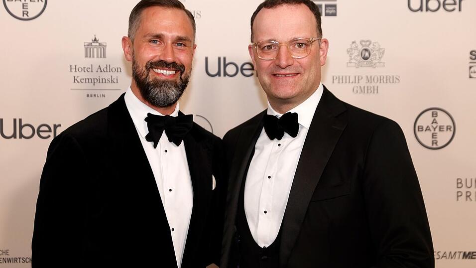 CDU-Politiker Spahn und sein Mann sind nun Väter. (Archivbild) CDU-Politiker Spahn und sein Mann sind nun Väter. (Archivbild)