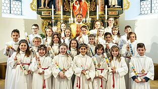 21 Buben und M&auml;dchen empfingen zum ersten Mal die heilige Kommunion.
