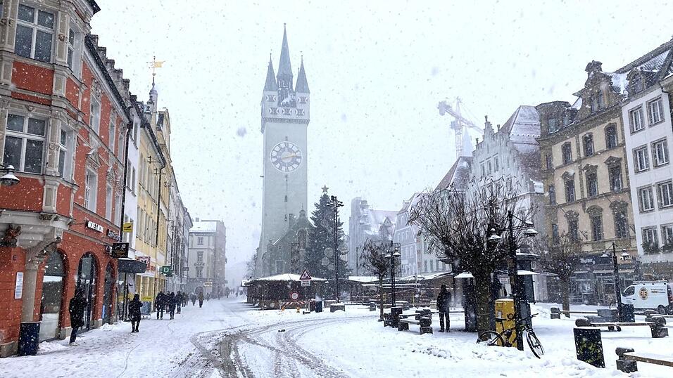 Der Deutsche Wetterdienst warnt vor Glatteis in der Region Straubing.