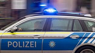 Die Bundespolizei hat am Bahnhof in Passau einen Algerier mit gefälschten Ausweisdokumenten erwischt. (Symbolbild). Die Bundespolizei hat am Bahnhof in Passau einen Algerier mit gefälschten Ausweisdokumenten erwischt. (Symbolbild).