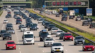 Für die Herbstferien sagt der ADAC Staus vorher. (Symbolbild) Für die Herbstferien sagt der ADAC Staus vorher. (Symbolbild)