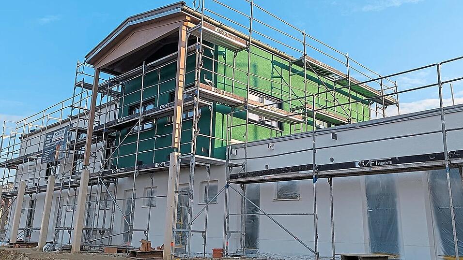 Der Baufortschritt des neuen Sportheims: Rund 4.000 Arbeitsstunden haben die Mitglieder bislang geleistet. Die Fassadenfarbe wird gr&uuml;n-wei&szlig;.