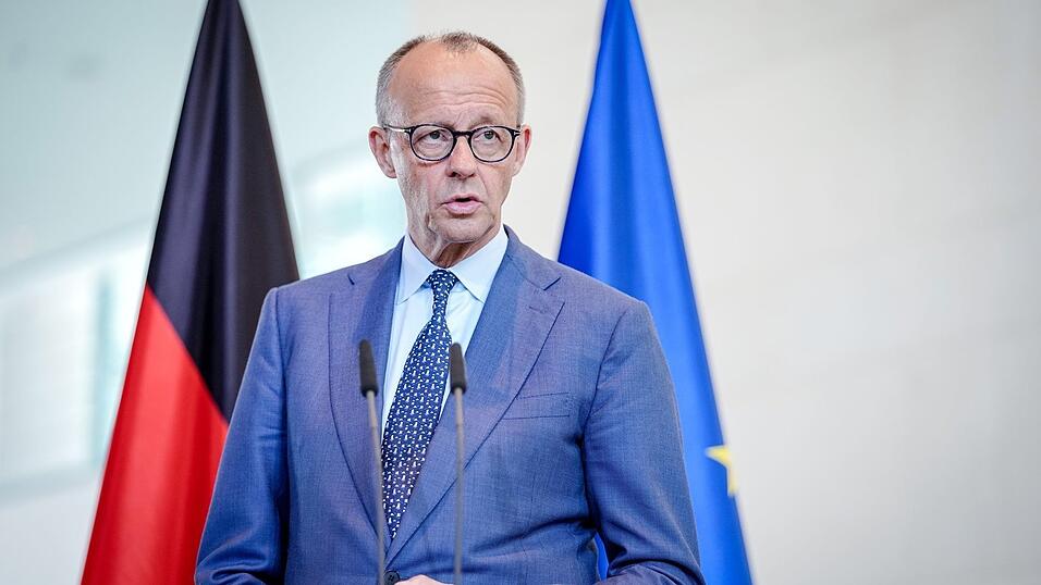 Merz sagt bei einer Pressekonferenz im Kanzleramt, er freue sich auf den Besuch bei den SPD-Abgeordneten. Merz sagt bei einer Pressekonferenz im Kanzleramt, er freue sich auf den Besuch bei den SPD-Abgeordneten.
