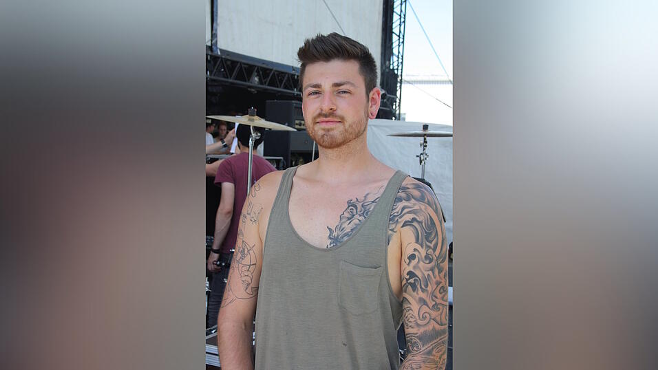 Peter hilft hinter der Hauptbühne. (Foto: dv) Peter hilft hinter der Hauptbühne. (Foto: dv)