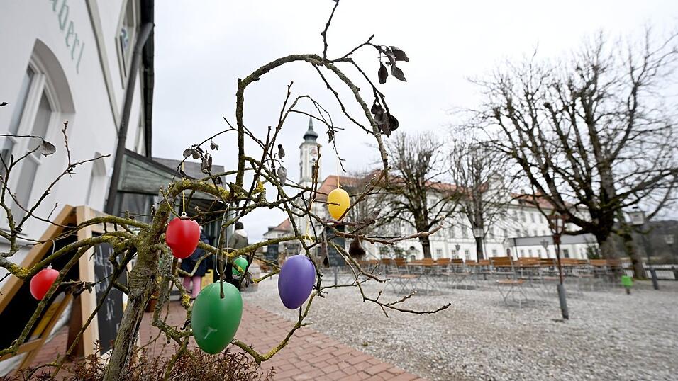 Am Ostersonntag wird der Himmel in der zweiten Tageshälfte vielerorts grau und regnerisch. Am Ostersonntag wird der Himmel in der zweiten Tageshälfte vielerorts grau und regnerisch.