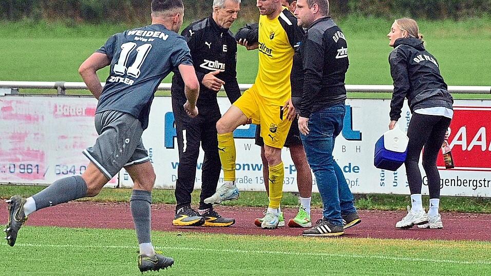 Vilzings Betreuer kümmern sich Markus Ziereis nach seiner Verletzung in Rothenstadt. Vilzings Betreuer kümmern sich Markus Ziereis nach seiner Verletzung in Rothenstadt.