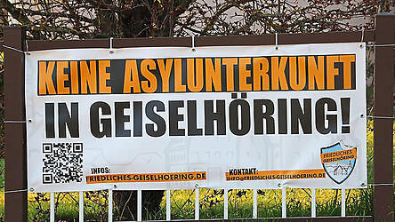 Die Bürgerinitiative sorgt in Geiselhöring aktuell für Aufsehen. Nicht nur mit Bannern, sondern auch mit der Anfrage zur Bürger-PV-Anlage.