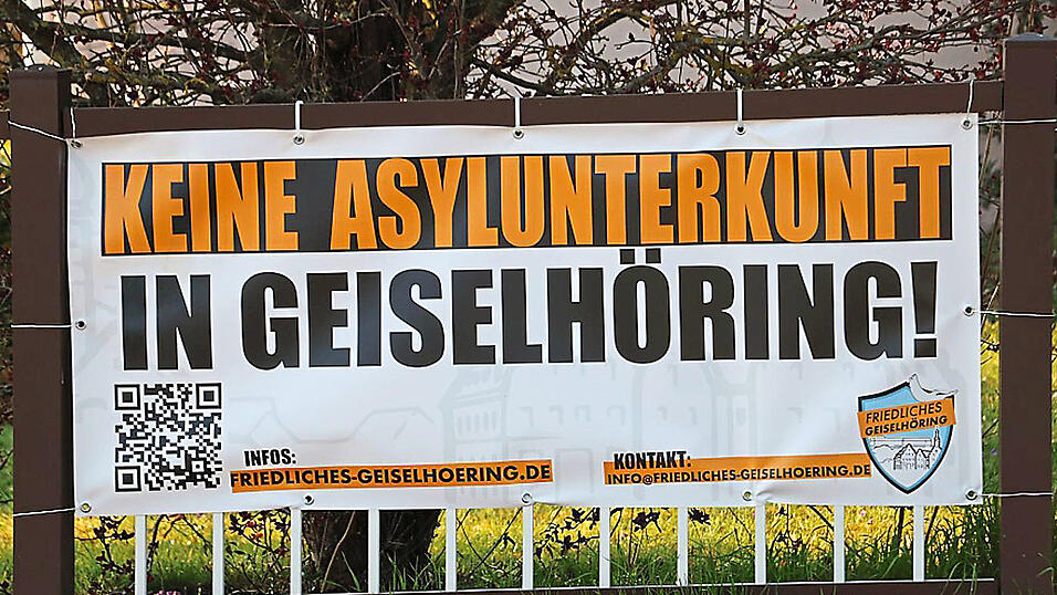 Die Bürgerinitiative sorgt in Geiselhöring aktuell für Aufsehen. Nicht nur mit Bannern, sondern auch mit der Anfrage zur Bürger-PV-Anlage. Die Bürgerinitiative sorgt in Geiselhöring aktuell für Aufsehen. Nicht nur mit Bannern, sondern auch mit der Anfrage zur Bürger-PV-Anlage.