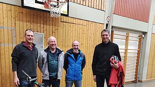 Zeigten den Bruckner-Schülern, was für Radler wichtig ist (v.l.): Toni Parzefall, Gunther Spangenberg, Alex Meier und Sebastian Kilburg. Zeigten den Bruckner-Schülern, was für Radler wichtig ist (v.l.): Toni Parzefall, Gunther Spangenberg, Alex Meier und Sebastian Kilburg.
