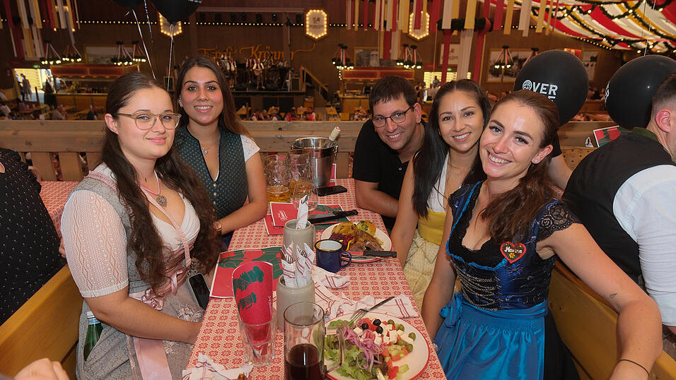 Die Partybilder vom Mittwoch, 16. August 2023, aus dem Festzelt Krönner. Die Partybilder vom Mittwoch, 16. August 2023, aus dem Festzelt Krönner.