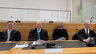 Der Arzt der Medizinischen Hochschule Hannover (2. v. r.) ist freigesprochen worden. (Archivbild) Der Arzt der Medizinischen Hochschule Hannover (2. v. r.) ist freigesprochen worden. (Archivbild)