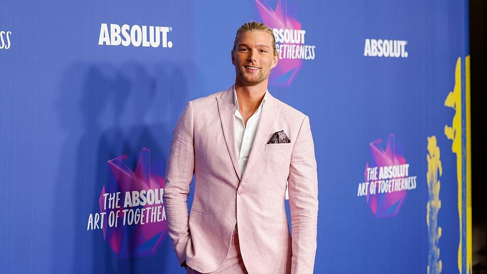 F&uuml;r seine Rolle als Modeberater Sven hat sich Kim Tr&auml;nka einiges von seinen Schauspielkollegen abgeschaut.