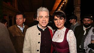 Der Comedian Michael Mittermeier und seine Frau Gudrun feiern beim 'Almauftrieb' im Käfer-Zelt auf dem Oktoberfest. Der Comedian Michael Mittermeier und seine Frau Gudrun feiern beim 'Almauftrieb' im Käfer-Zelt auf dem Oktoberfest.