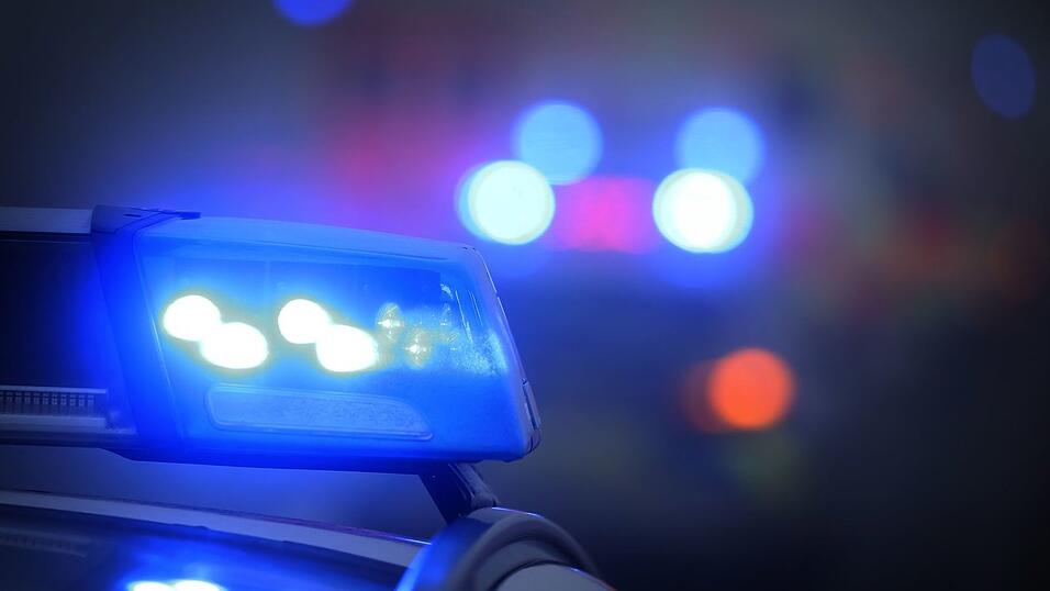 Bevor die Polizei eintraf, kam der 16-J&auml;hrige mit dem Auto zur&uuml;ck. (Symbolbild)