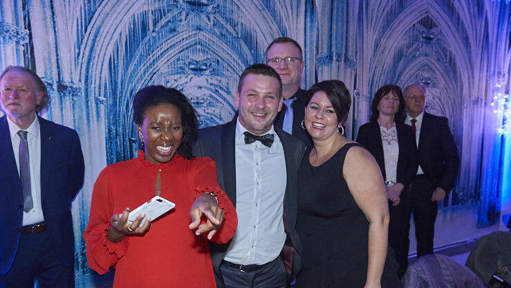 Die Metzgerzunft hat am Samstagabend in die Joseph-von-Fraunhofer-Halle eingeladen. Die Metzgerzunft hat am Samstagabend in die Joseph-von-Fraunhofer-Halle eingeladen.