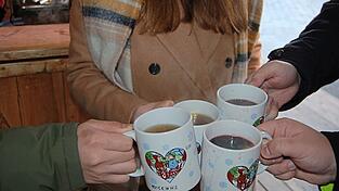 Die Adventsstadt Landshut bekommt heuer Zuwachs: Zum einen gibt es zwischen Theaterstraße und Residenz erstmals einen Adventsmarkt, zum anderen werden zwei zusätzliche Glühweinhütten aufgestellt. Die Adventsstadt Landshut bekommt heuer Zuwachs: Zum einen gibt es zwischen Theaterstraße und Residenz erstmals einen Adventsmarkt, zum anderen werden zwei zusätzliche Glühweinhütten aufgestellt.