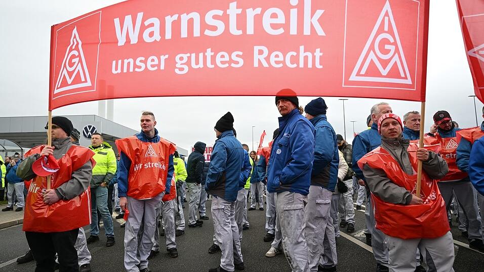 Bei VW gab es 2024 zahlreiche Warnstreiks. (Symbolbild)