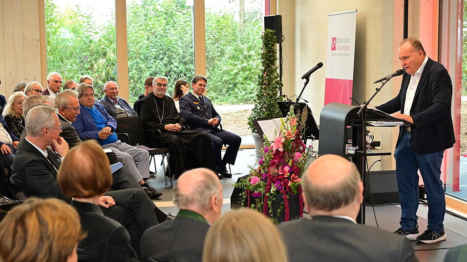Verleger Prof. Dr. Martin Balle begrüßte die Gäste in der Attenkofer-Akademie. Verleger Prof. Dr. Martin Balle begrüßte die Gäste in der Attenkofer-Akademie.