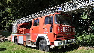 Auf ihre alten Tage wurde die Drehleiter der Feuerwehr Roding Opfer eines besonders schweren Diebstahls. Erst vergangene Woche hat sie die Stadt an eine Privatperson verkauft, in der Nacht zum Dienstag wurde sie vom Bauhof-Gelände gestohlen.