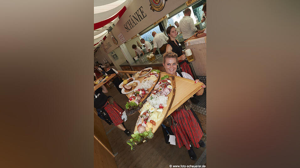 Die Partybilder vom Freitag, 18. August 2023, aus dem Festzelt Lechner.