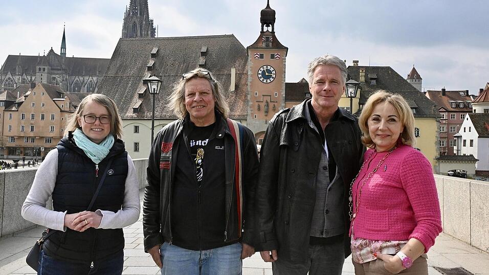 Anna Pittlack, Apostolos Pratelidis, Jörg Pilawa und Vesna Vekic (von links) sind für das SKL-Millionenevent nach Regensburg gekommen. Anna Pittlack, Apostolos Pratelidis, Jörg Pilawa und Vesna Vekic (von links) sind für das SKL-Millionenevent nach Regensburg gekommen.