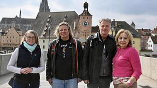 Anna Pittlack, Apostolos Pratelidis, J&ouml;rg Pilawa und Vesna Vekic (von links) sind f&uuml;r das SKL-Millionenevent nach Regensburg gekommen.