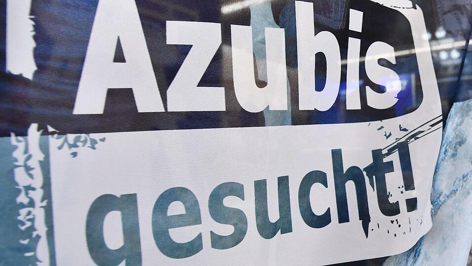 Azubis gesucht. Viele Unternehmen sind fortwährend auf der Suche nach Auszubildenden. (Symbolbild)