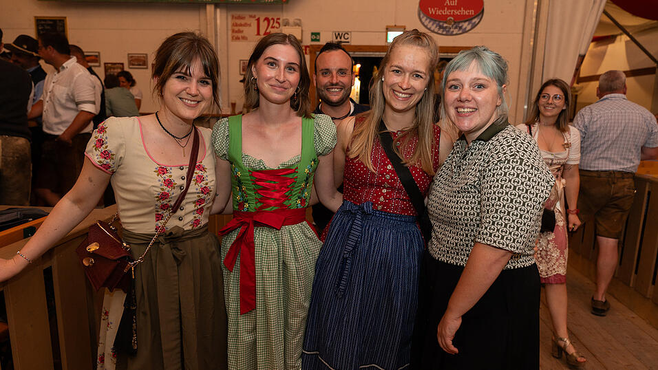 Die Partybilder vom Donnerstag, 17. August 2023, aus dem Festzelt Greindl. Die Partybilder vom Donnerstag, 17. August 2023, aus dem Festzelt Greindl.