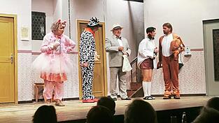 Nach dem Faschingsball ist die Verwirrung komplett.