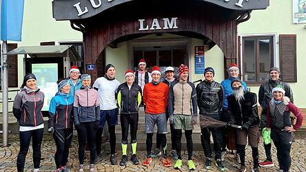 „Weihnachtswichtel, Christkind und Nikolaus rücken wieder mit dem Laufschuh aus“ - so hieß es am Sonntag beim Adventslauf des Teams Gamsbock.