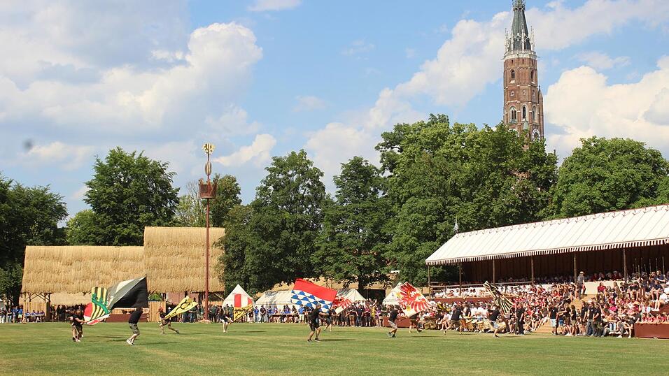 Am 17. Juni fand in Landshut die zweite Wiesenprobe für die Landshuter Hochzeit statt. Am 17. Juni fand in Landshut die zweite Wiesenprobe für die Landshuter Hochzeit statt.