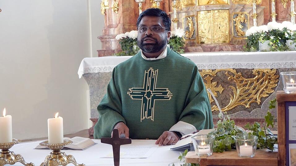 Überraschende Neuigkeiten hatte Pater Johnson Kattayil. Er gab bekannt, dass er zum 1. Februar 2025 die Pfarreiengemeinschaft verlassen wird. Überraschende Neuigkeiten hatte Pater Johnson Kattayil. Er gab bekannt, dass er zum 1. Februar 2025 die Pfarreiengemeinschaft verlassen wird.