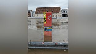 Das Wasser ist am Montag noch nicht am Scheitelpunkt angekommen. Um 14 Uhr lag der Stand der Donau beim Eisernen Steg bei 6,03 Metern. Das Wasser ist am Montag noch nicht am Scheitelpunkt angekommen. Um 14 Uhr lag der Stand der Donau beim Eisernen Steg bei 6,03 Metern.