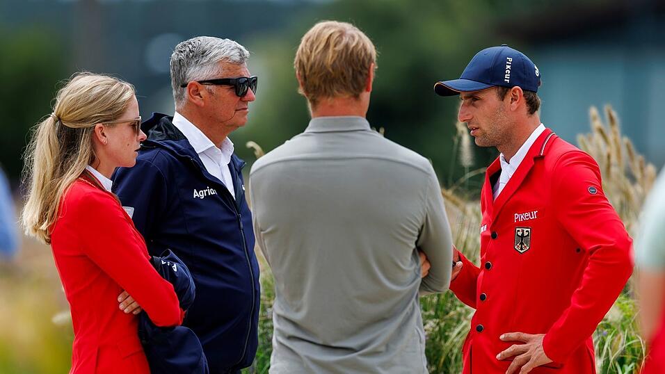 Team-Besprechung bei der EM der Springreiter.