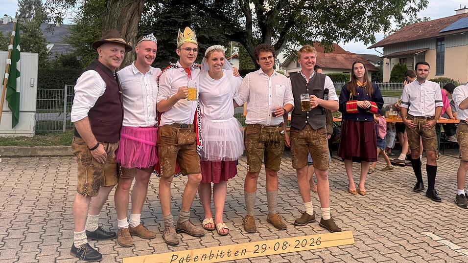 Die Patenschaft zwischen der KLJB Haidlfing und der KLJB Zeholfing ist besiegelt. Die Patenschaft zwischen der KLJB Haidlfing und der KLJB Zeholfing ist besiegelt.