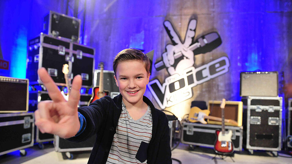 Der zw&ouml;lfj&auml;hrige Simon freut sich auf seinen Auftritt bei der Casting-Show 'The Voice Kids'.(Foto: Andre Kowalski/Sat.1)