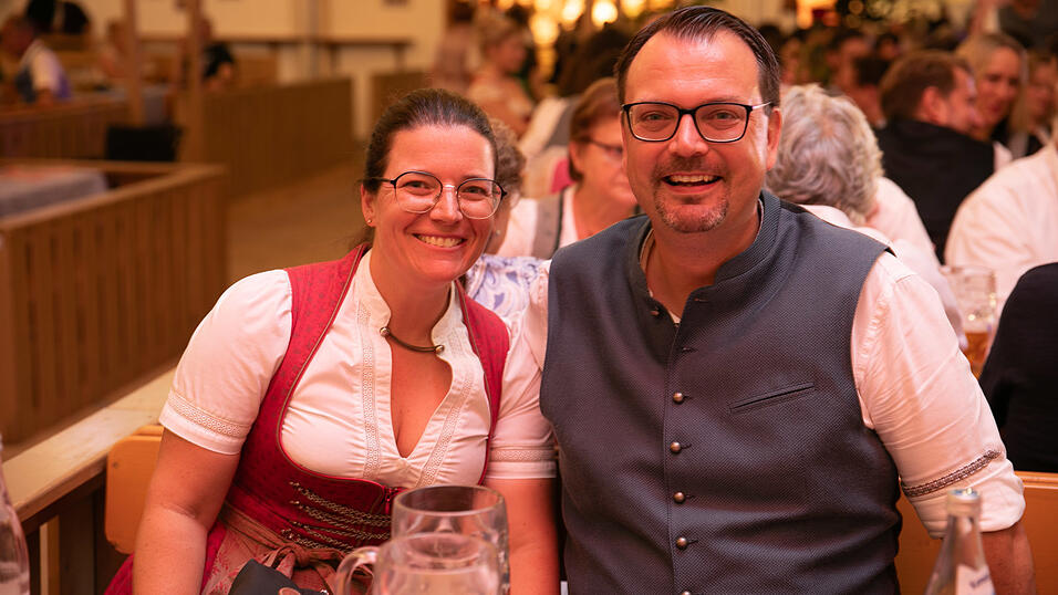 Die Partybilder vom Montag, 11. August, aus dem Festzelt Greindl. Die Partybilder vom Montag, 11. August, aus dem Festzelt Greindl.