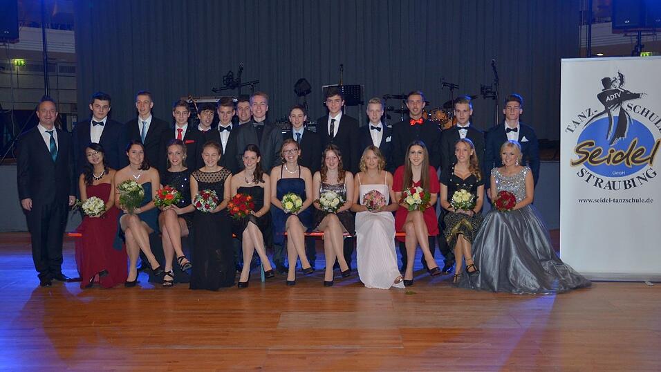 Die Bilder vom Abschlussball der Tanzschule Seidel in der Fraunhofer-Halle am 28. November. Die Bilder vom Abschlussball der Tanzschule Seidel in der Fraunhofer-Halle am 28. November.