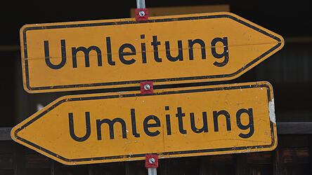 Auch für den letzten Bauabschnitt der B8-Sanierung sind weiträumige Umleitungen notwendig. (Symbolbild)