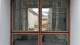 Ein Blick in die Geschichte: Beim Abriss des Rückgebäudes wurde der alter Durchgang wieder sichtbar. Ein Blick in die Geschichte: Beim Abriss des Rückgebäudes wurde der alter Durchgang wieder sichtbar.