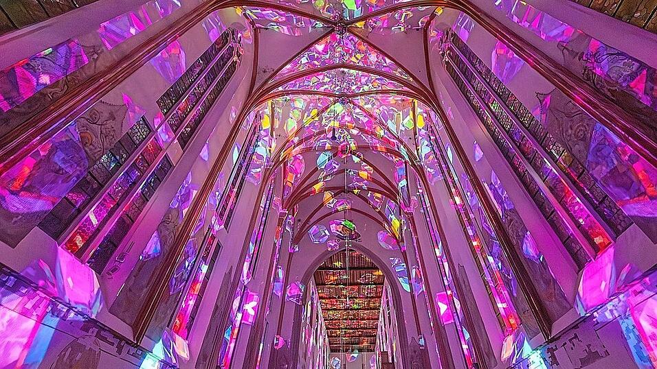 Die Kulturoptimisten veranstalten wieder eine Lichtershow in der Minoritenkirche am Dachauplatz. Diesmal gibt es eine Reise durch die vier Jahreszeiten. Die Kulturoptimisten veranstalten wieder eine Lichtershow in der Minoritenkirche am Dachauplatz. Diesmal gibt es eine Reise durch die vier Jahreszeiten.