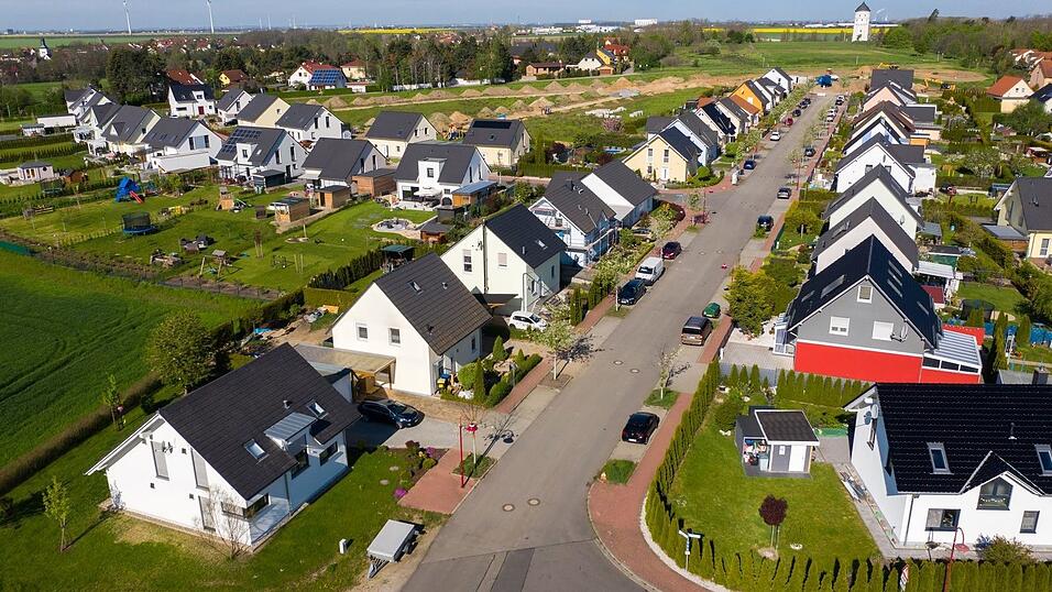 Einfamilienh&auml;user in Leipzig: Die Nachfrage nach Eigenheimen ist hoch, aber die Zinsen steigen. (Archivbild)