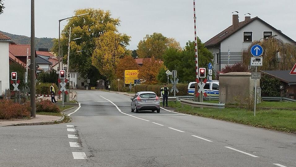 Kurze Zeit später regelten Bundespolizisten den Verkehr, bis um 13 Uhr das Problem behoben war.