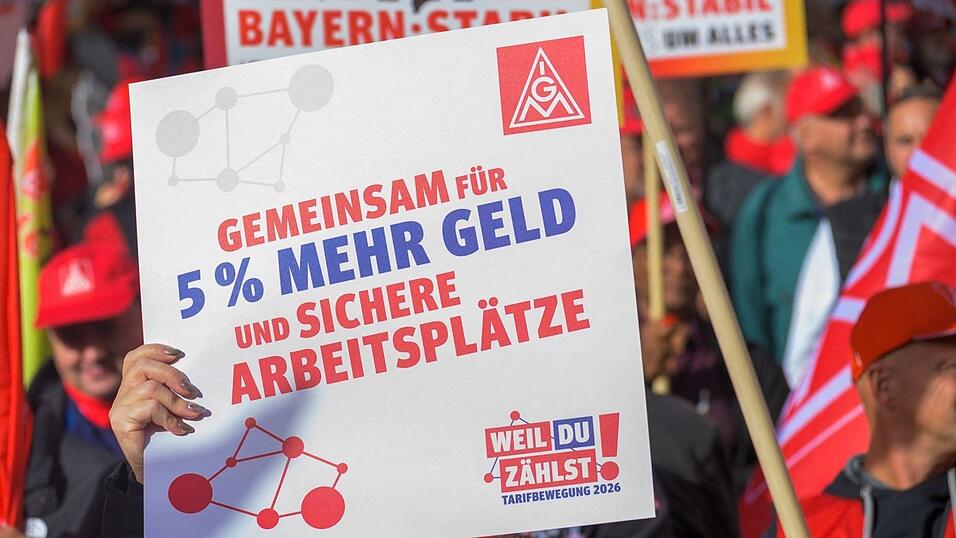 Nach ersten Kundgebungen bereitet die IG Metall Warnstreiks vor. (Archivbild) Nach ersten Kundgebungen bereitet die IG Metall Warnstreiks vor. (Archivbild)
