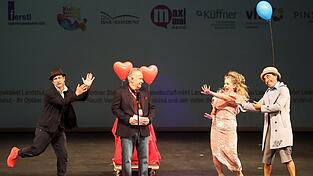 This Maag (links), Spektakel-Macher Martin Hilz (2.v.l.), Samantha G. und Mr. Vita This Maag (links), Spektakel-Macher Martin Hilz (2.v.l.), Samantha G. und Mr. Vita