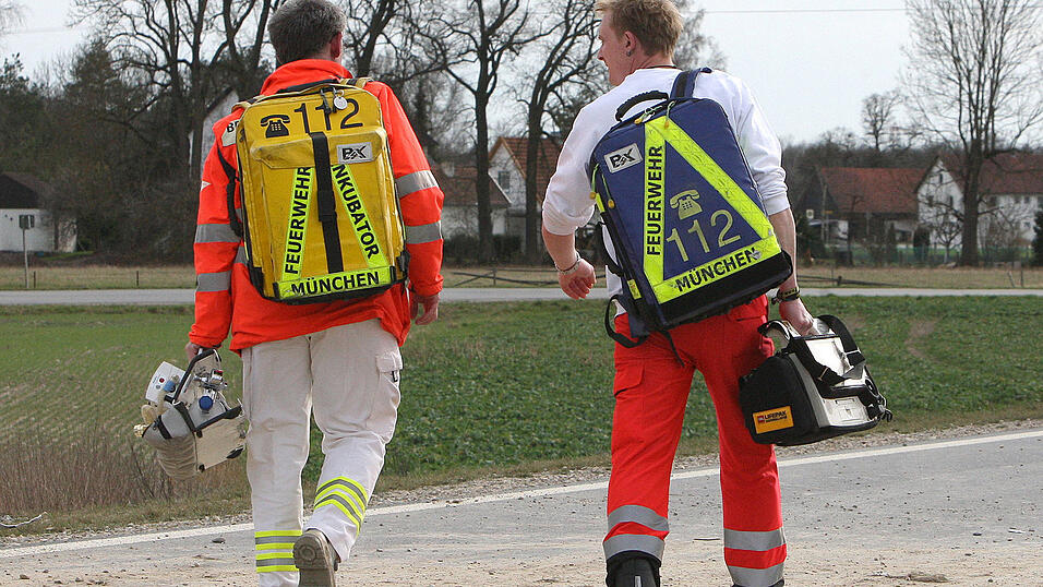 Bei einem Flugzeugabsturz in Ellerm&uuml;hle bei Landshut wurden vier Personen schwer verletzt. (Foto: Christine Vincon)
