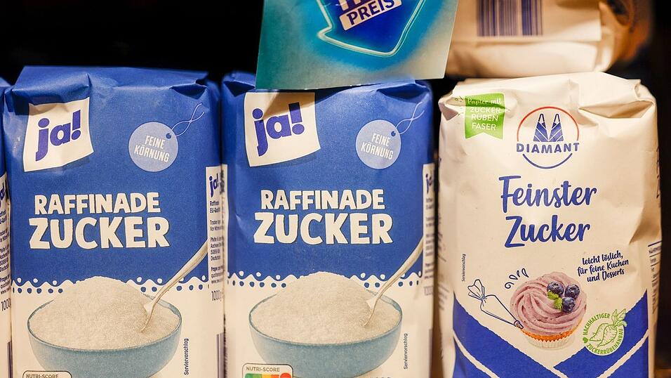 Eigenmarken und Herstellermarken stehen im Regal vielfach direkt nebeneinander.