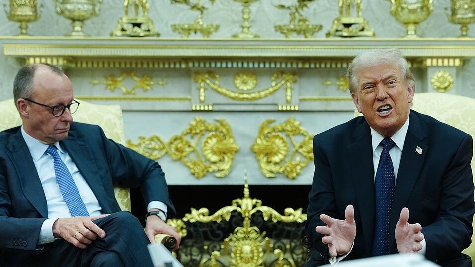 US-Pr&auml;sident Donald Trump (r.) sprach mit Bundeskanzler Friedrich Merz im Wei&szlig;en Haus unter anderem &uuml;ber den Krieg im Iran.