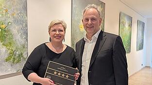 Freuen sich &uuml;ber die Vier-Sterne-Zertifizierung f&uuml;r ihr Naturhotel Rebling: Katharina und Erich Schwingshackl.